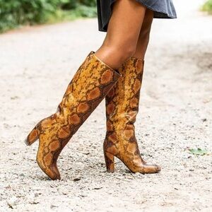 White Mountain Womens Brown Animal Print Cushioned